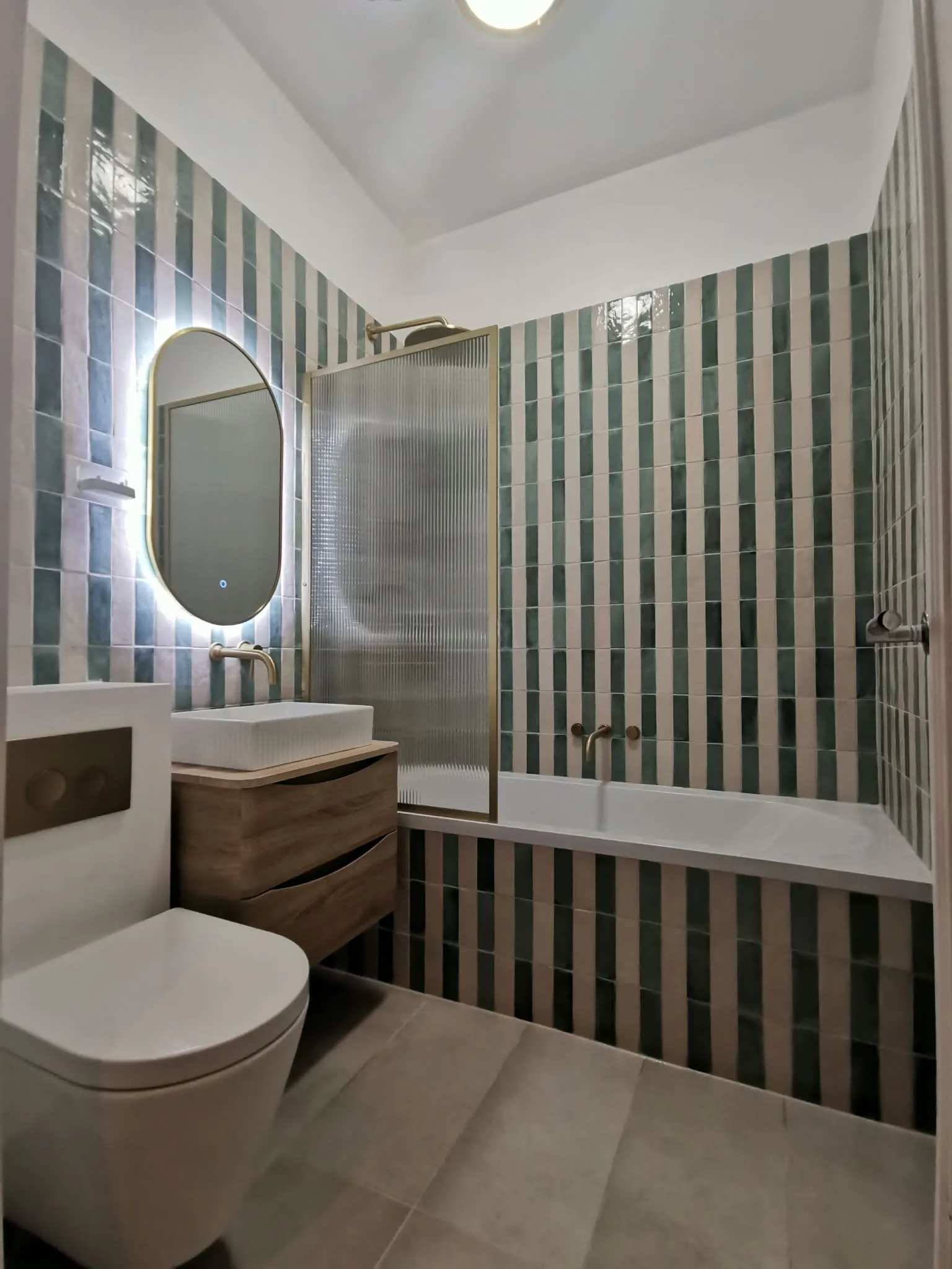 Bathroom Mirrors: Plain, LED, Demister, or Smart?