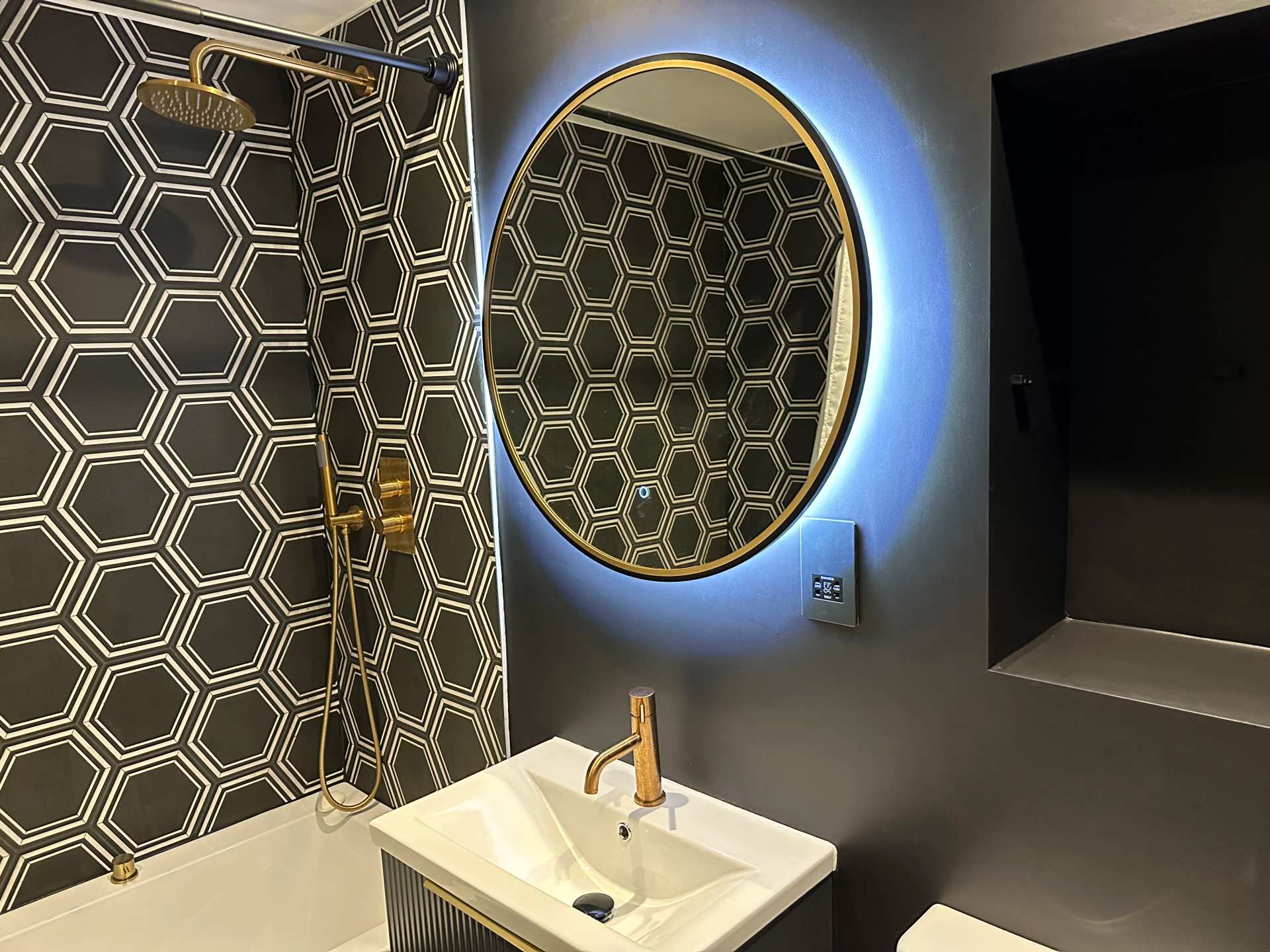 Roca vs Grohe Faucets Under £200: Budget vs Luxury
