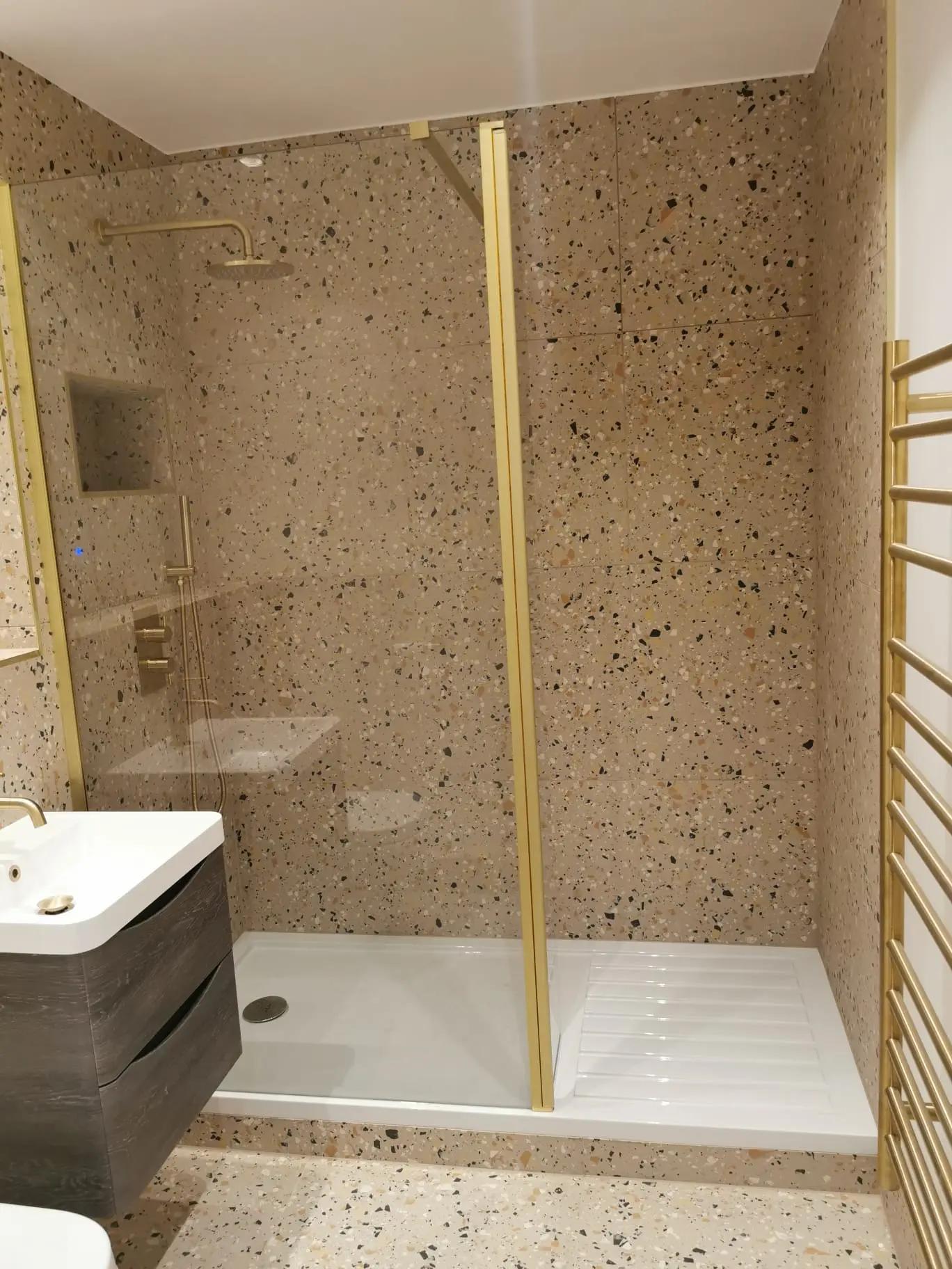 Terrazzo & Brushed Brass ремонт на баня в Clerkenwell