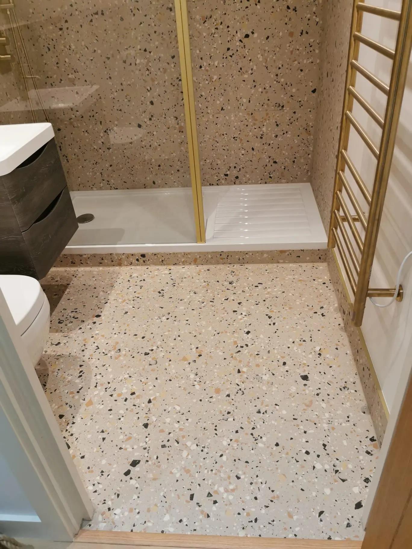 Terrazzo & Brushed Brass ремонт на баня в Clerkenwell — снимка 4