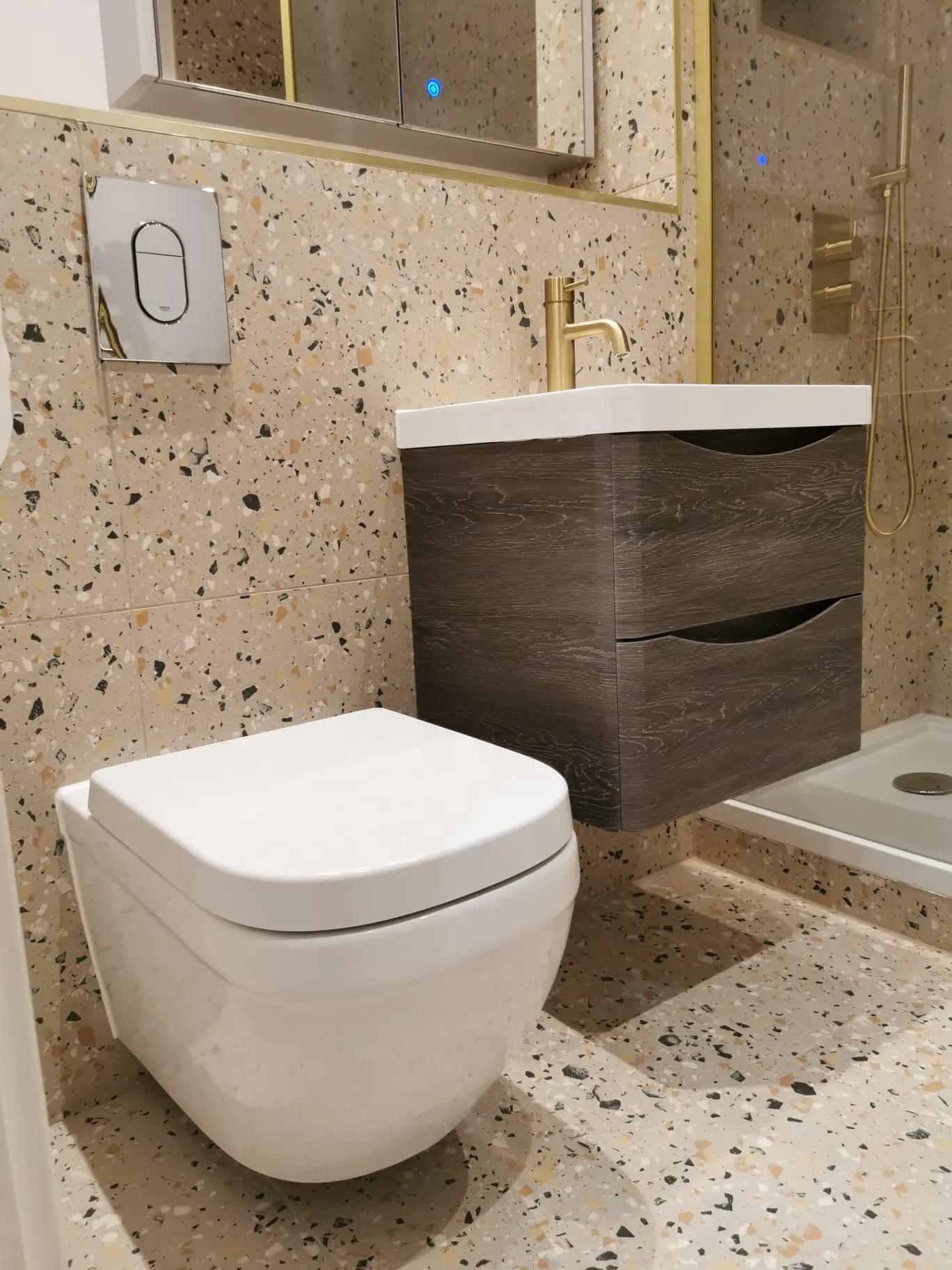 Terrazzo & Brushed Brass ремонт на баня в Clerkenwell — снимка 5